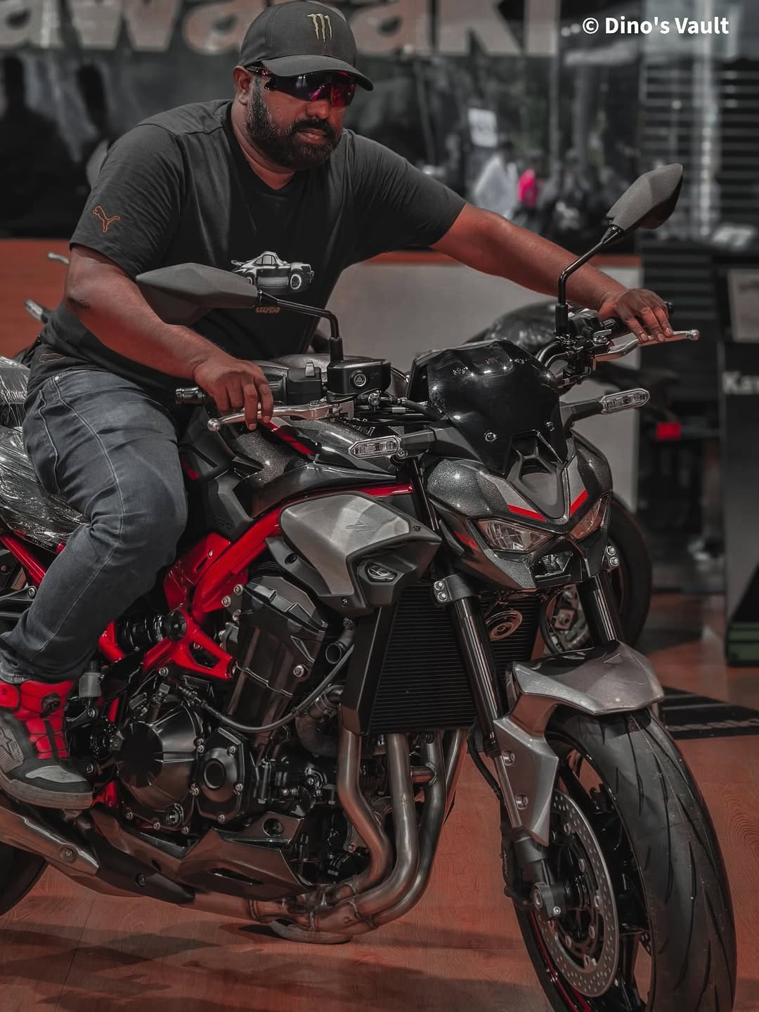 biker review image